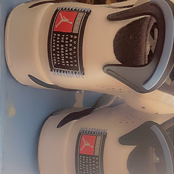 Men Air Jordan 6 Retro”UNC Home”
Size 10 - Picture 8 of 13